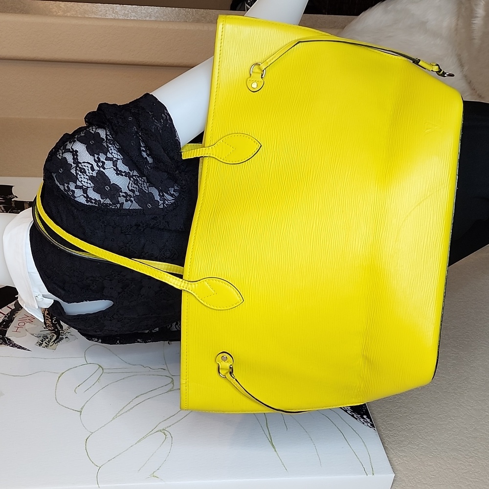 LOUIS VUITTON NEVERFULL MM EPI PISTACHE YELLOW GREEN